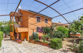 Stunning Apartment In Banjole With Kitchen